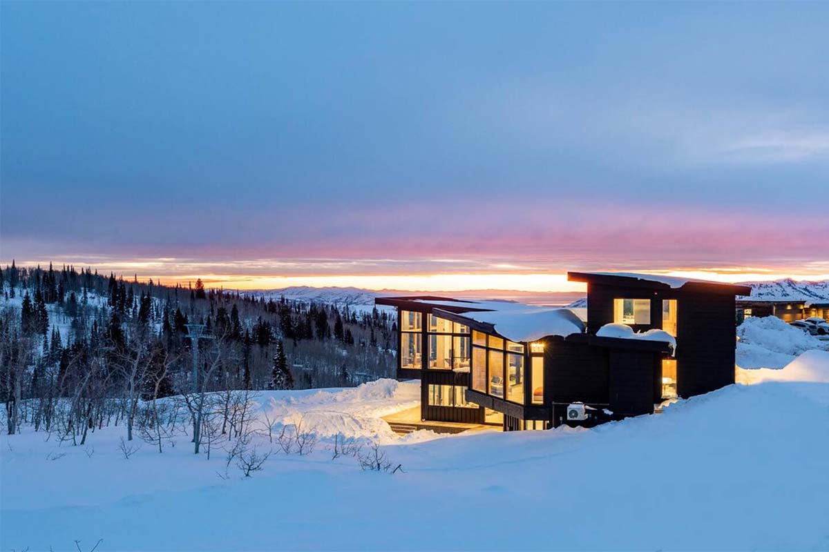 Longshot
 Your ultimate ski-in/ski-out getaway. With stunning mountain views and floor-to-ceiling windows, nature's beauty is always in sight. Relax by the fireplace or soak in the hot tub under the stars. Entertain with a pool table, sauna, and theater room, plus a stylish wet bar for après-ski gatherings. Experience luxury and convenience like never before at Longshot.