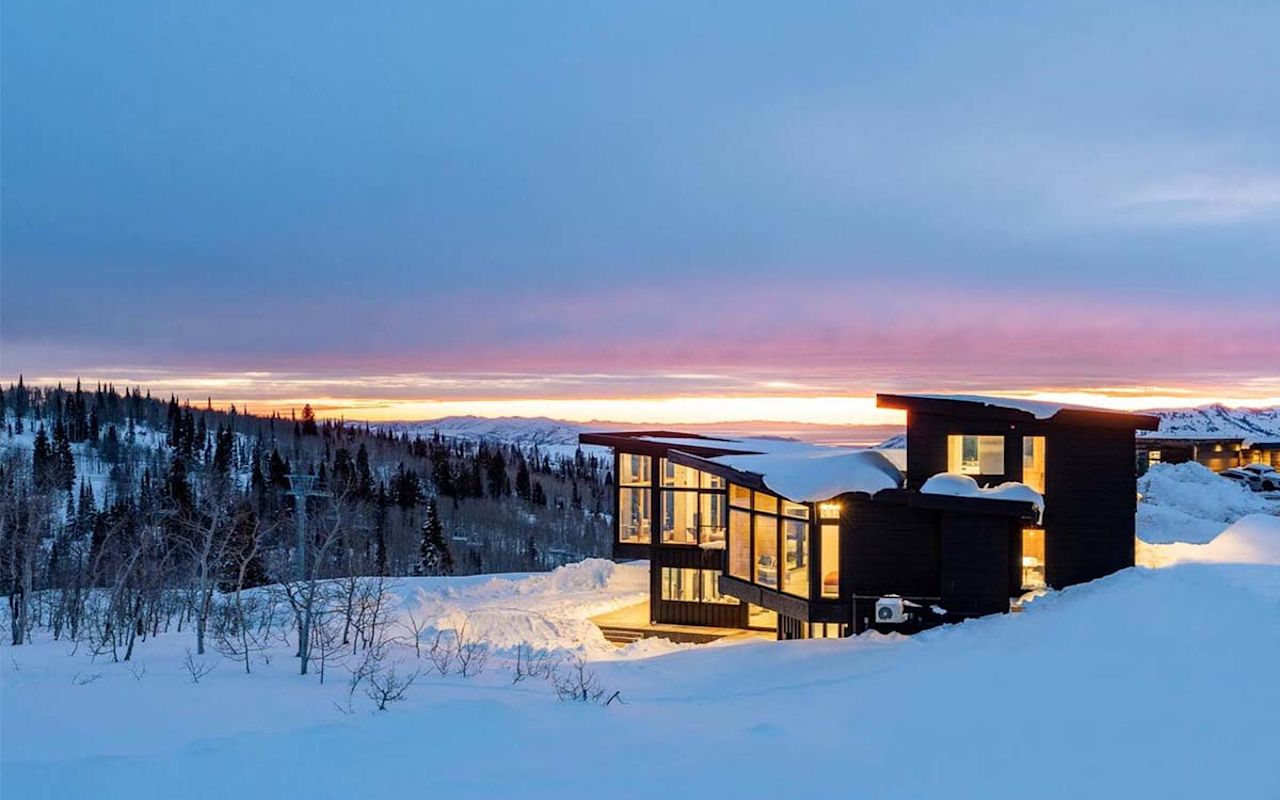 Longshot
 Your ultimate ski-in/ski-out getaway. With stunning mountain views and floor-to-ceiling windows, nature's beauty is always in sight. Relax by the fireplace or soak in the hot tub under the stars. Entertain with a pool table, sauna, and theater room, plus a stylish wet bar for après-ski gatherings. Experience luxury and convenience like never before at Longshot.