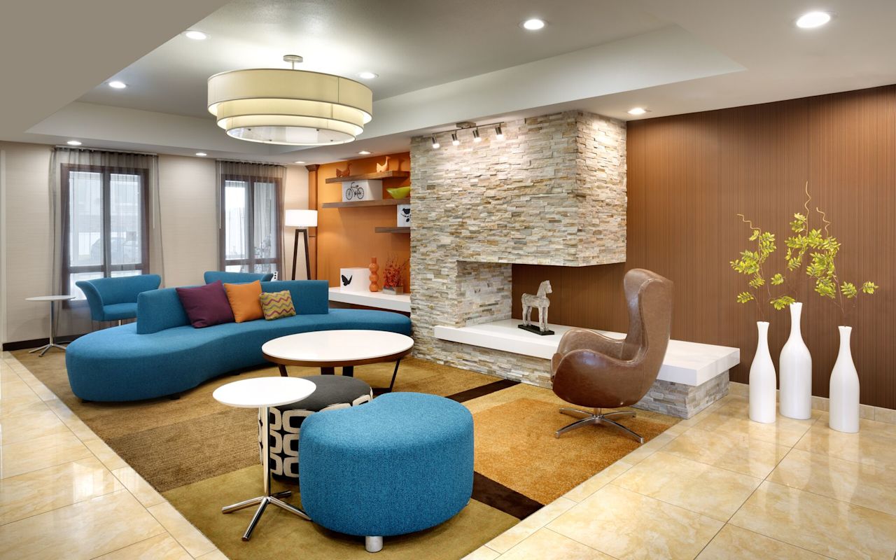 Fairfield Inn & Suites Salt Lake City Airport | Photo Gallery | 16 - Take a break in the inviting lobby.