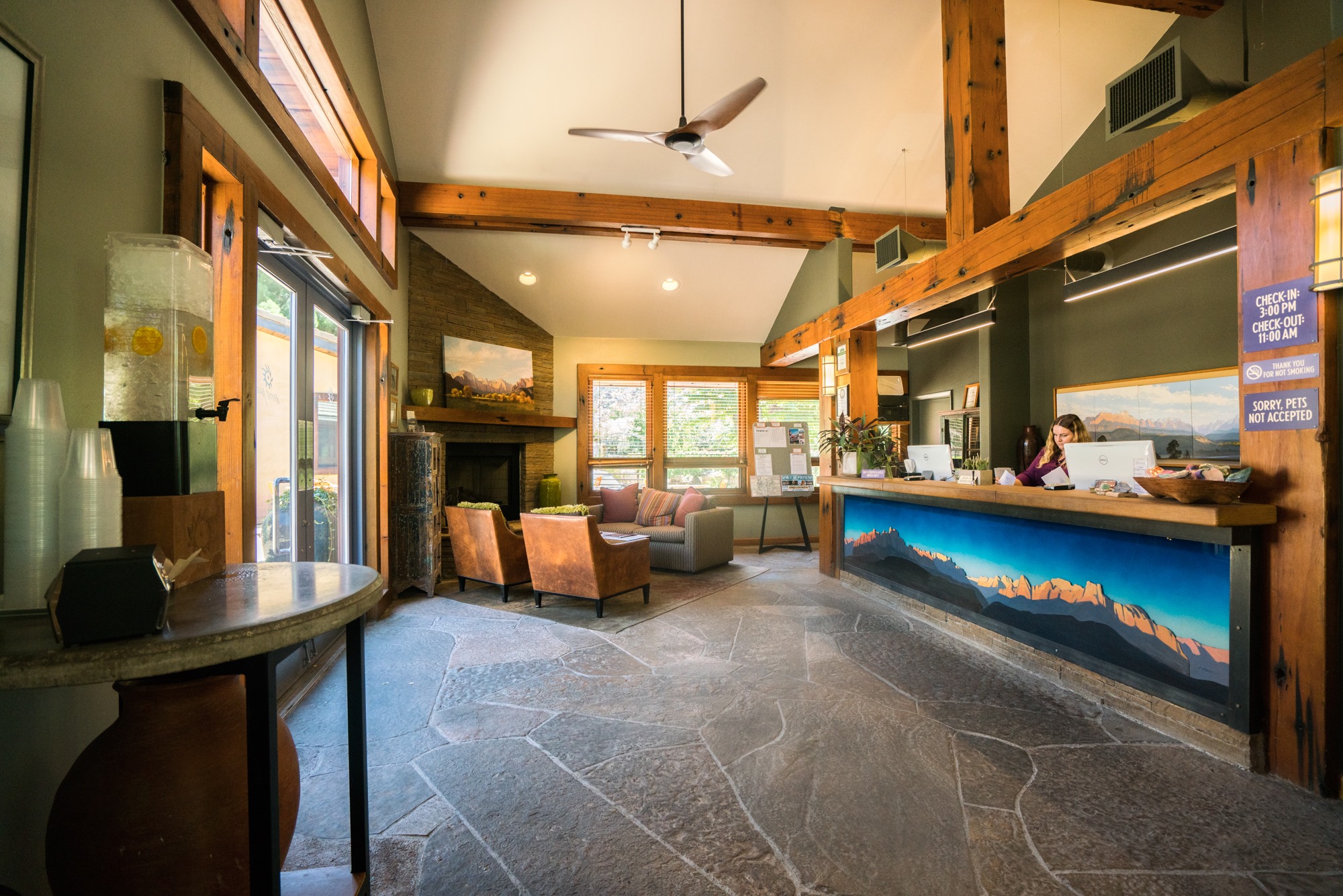 Desert Pearl Inn | Photo Gallery | 2 - Welcome! A helpful staff member will be here to greet you when you arrive. 