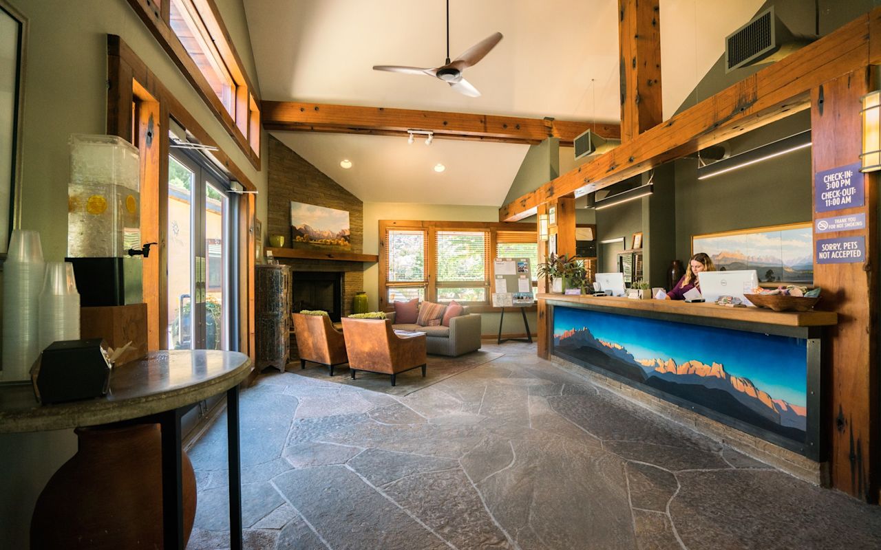 Desert Pearl Inn | Photo Gallery | 2 - Welcome! A helpful staff member will be here to greet you when you arrive.