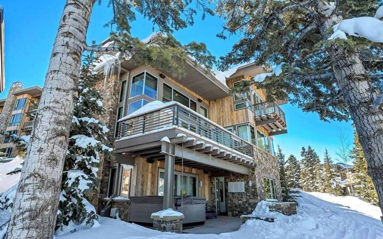 Luxury Homes by Stein Collection Listing | Photo Gallery | 0 - Ski-in/ski-out 6-bedroom home at Stein Eriksen Residences features mountain views, a wood-burning fireplace, modern kitchen, and dining for 10. Upper level has a master bedroom, two more bedrooms, and the lower level offers a second living area, ski locker, laundry, and hot tub deck. Full hotel services and amenities included.