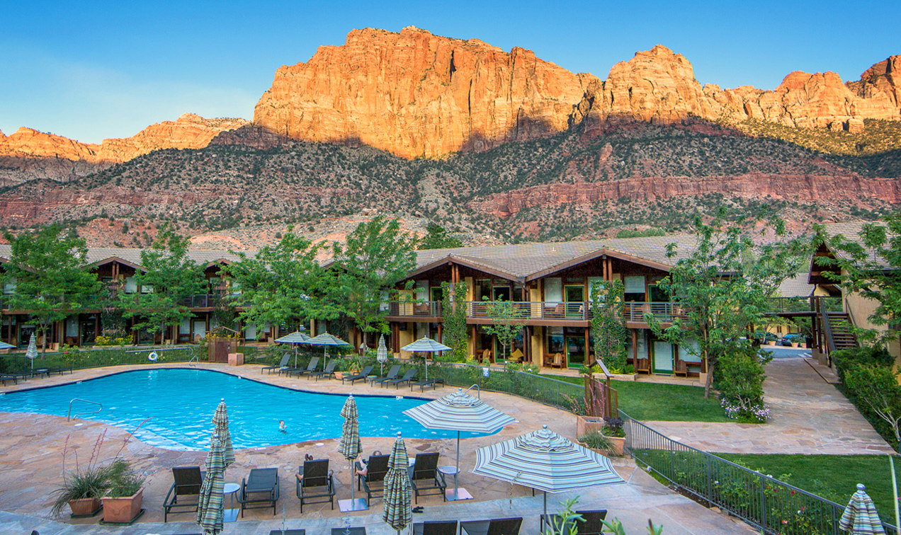 Desert Pearl Inn | Photo Gallery | 11 - Amazing red rock views surround the hotel. 