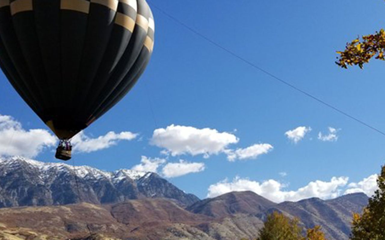 Amazing 1 hour sunrise shared hot air balloon flights.