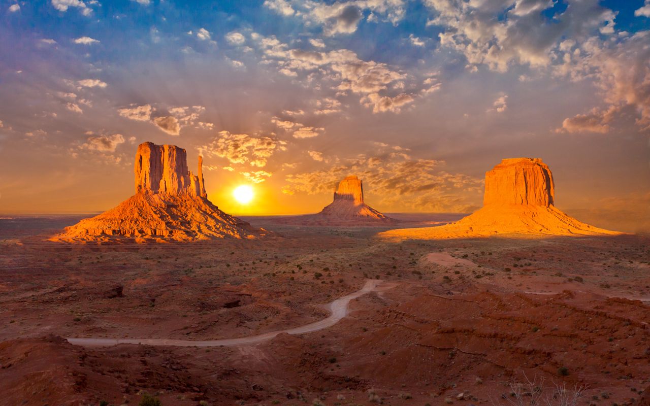 Monument Valley | Photo Gallery | 0 - Monument Valley Sunset