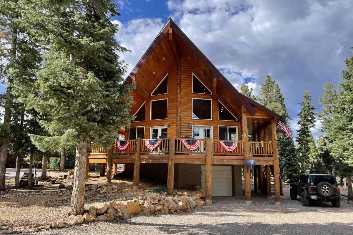 Welcome to your home away from home in Duck Creek Village at 8500 elevation! Duck Creek Village has hundreds of miles of off-roading trails. We are centrally located to explore both Bryce Canyon and Zion National Park - just 53 minutes to either entrance. Cedar Breaks National Monument and Brian Head for mountain biking or skiing even closer! 