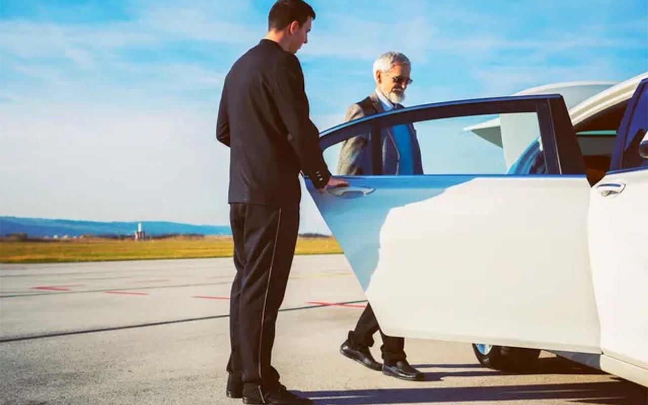 Luxury SUV, Mini Coaches, Vans, Motorcoaches + Midsized Coaches