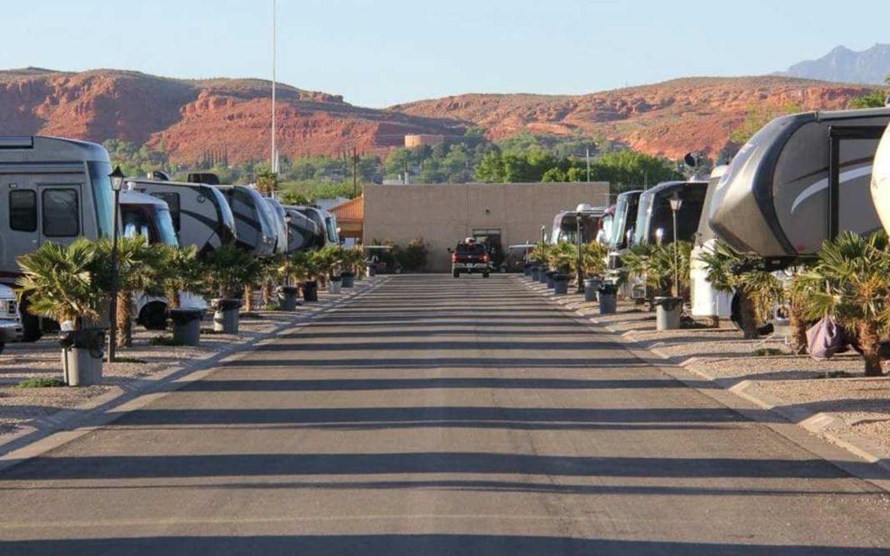 Temple View RV Park | Photo Gallery | 1 - RV Park Amenities We offer desirable amenities, including a swimming pool, Jacuzzi, exercise room, lounge, Internet connection, and much more!