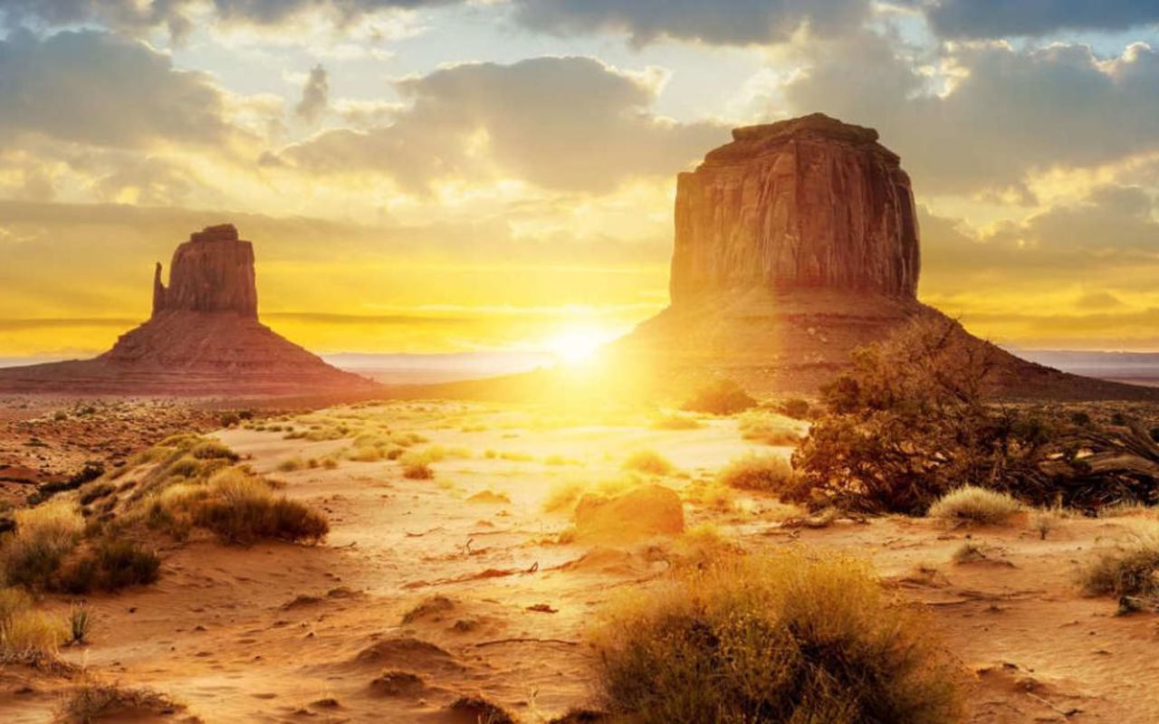 Monument Corner Region | Photo Gallery | 1 - Monument Valley Sunset