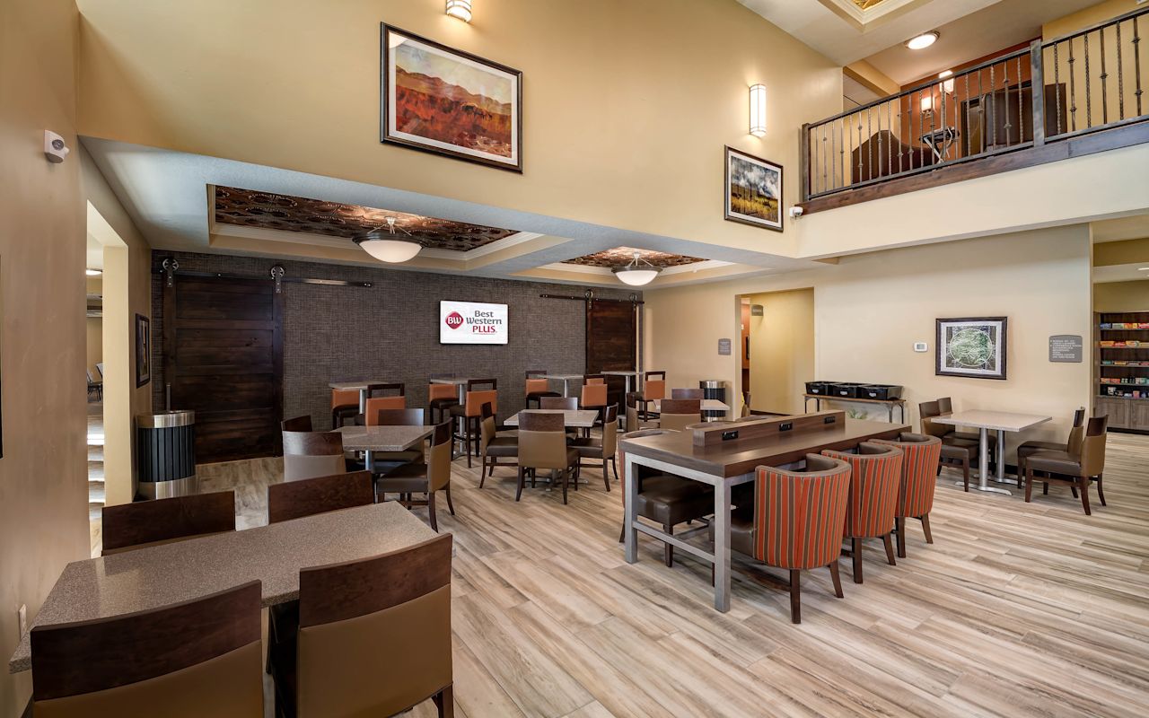 Best Western Plus Heber Valley | Photo Gallery | 1 - Meet up with friends and family in the inviting lobby.