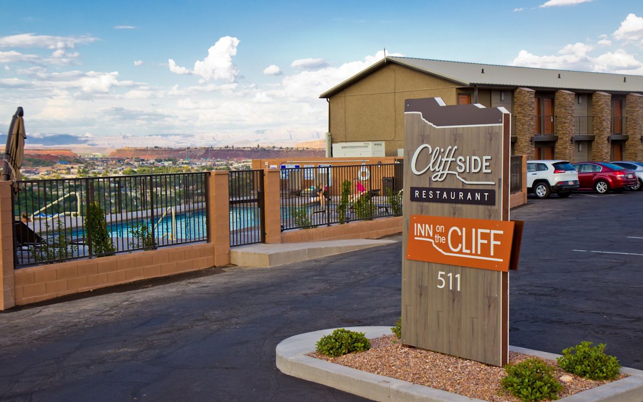 Inn on the Cliff | Photo Gallery | 0 - Inn on the Cliff The Grandview, with its luxurious king size bed and oversized balcony, is suitable for honeymoons, anniversaries, get-aways, or simply a great place to recharge after a long day.