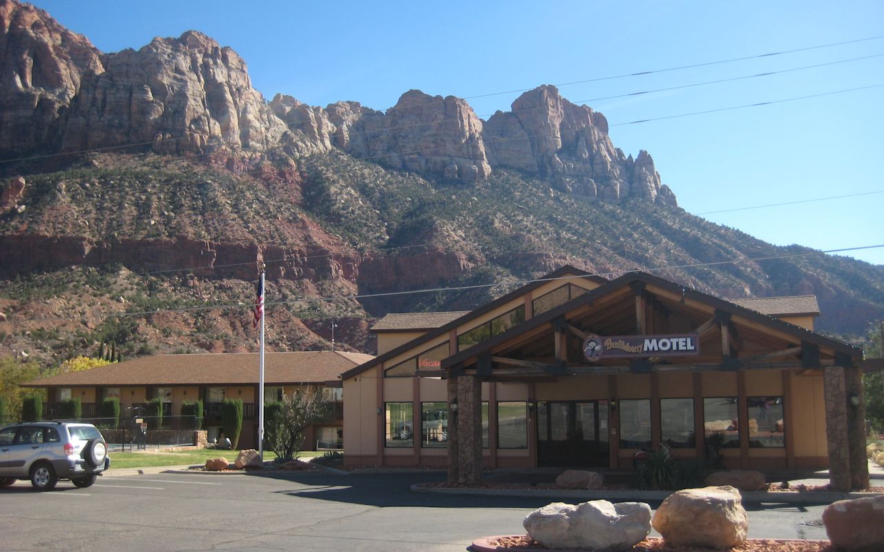 Bumbleberry Inn | Photo Gallery | 0 - Welcome to Bumbleberry Inn!