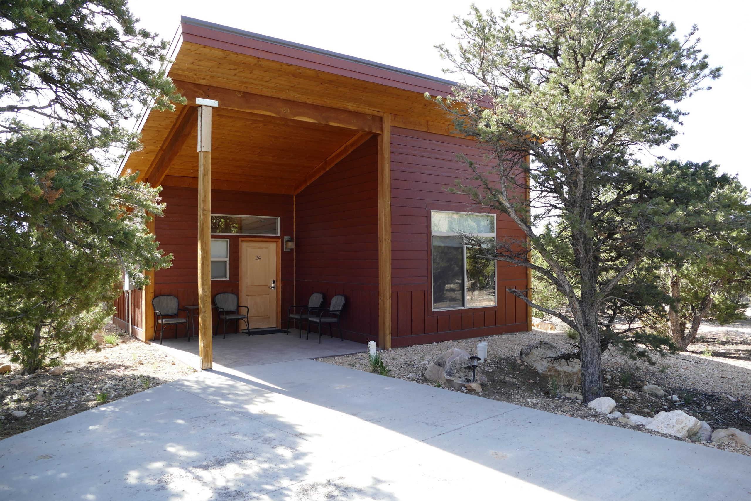 Stone Canyon Inn | Photo Gallery | 2 - Bungalows The private bungalows feature a large queen bed hideaway, a wide screen TV, and fireplace in the living room. In the master bedroom, enjoy a king bedroom and a private TV. The bathroom is decorated with clean ceramic tile.