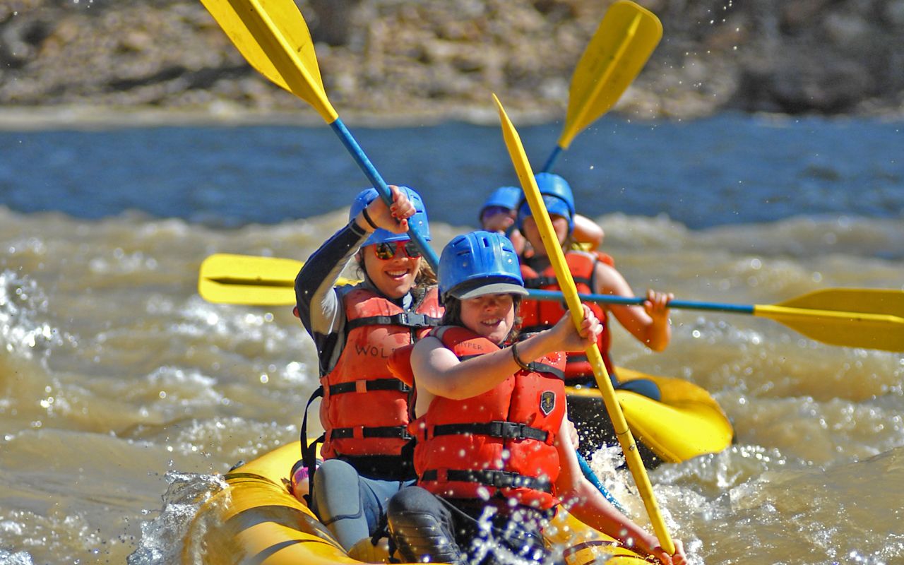 Sheri Griffith Expeditions | Photo Gallery | 4 - Kid Water Fight