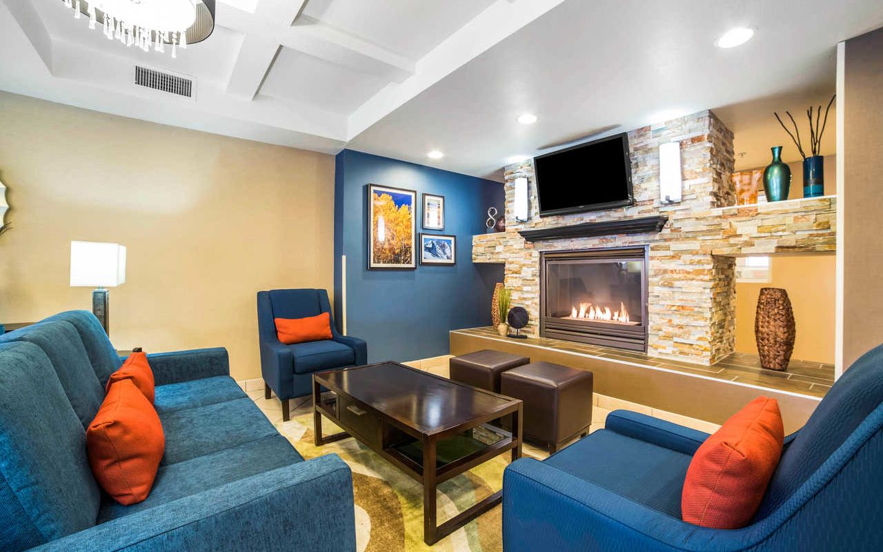 Comfort Inn & Suites - Orem | Photo Gallery | 10 - Meet up with friends and family in the inviting lobby.