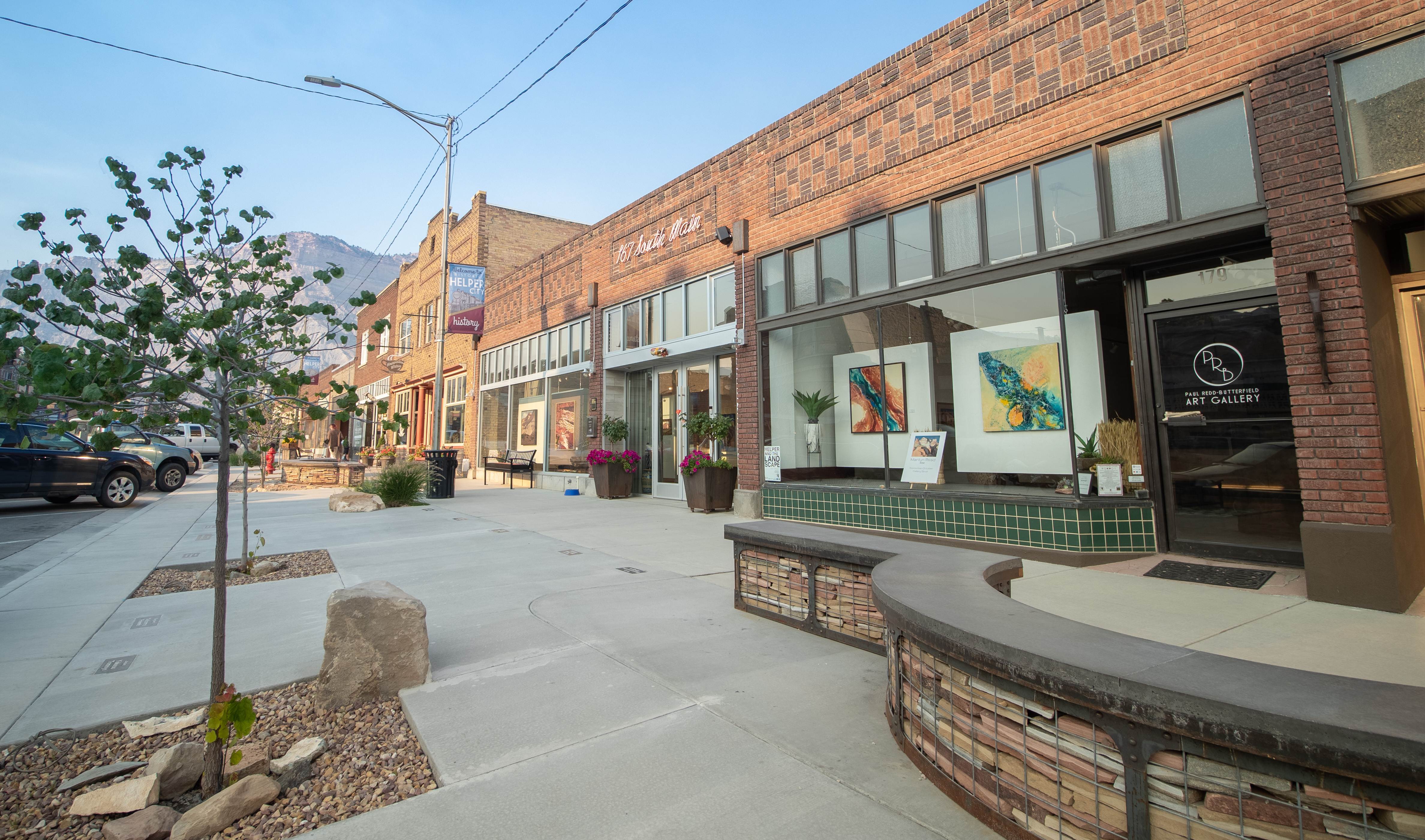 Helper | Photo Gallery | 0 - Helper Main Street