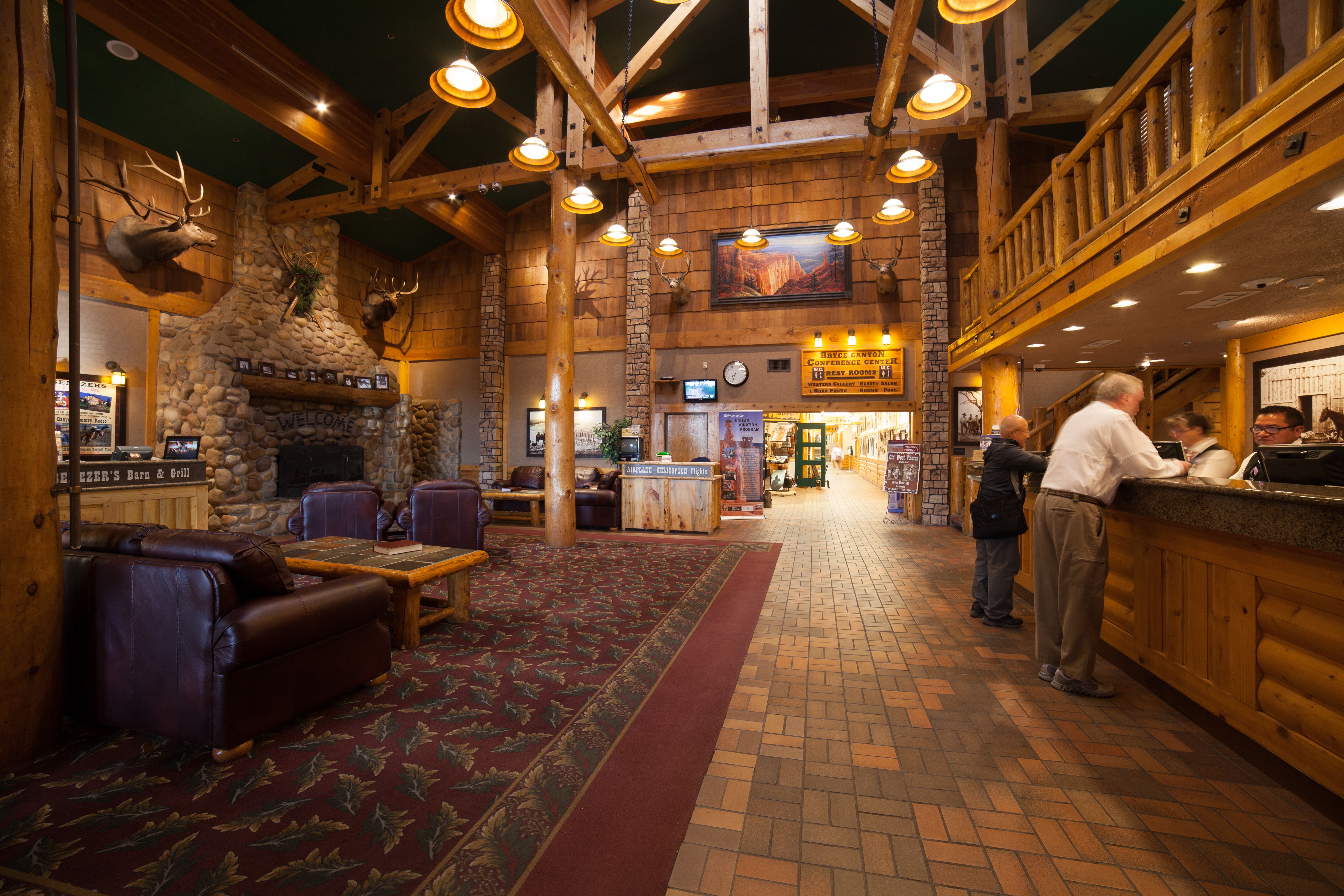 Best Western Plus Ruby's Inn | Photo Gallery | 1 - A helpful staff member will available to check you in. 