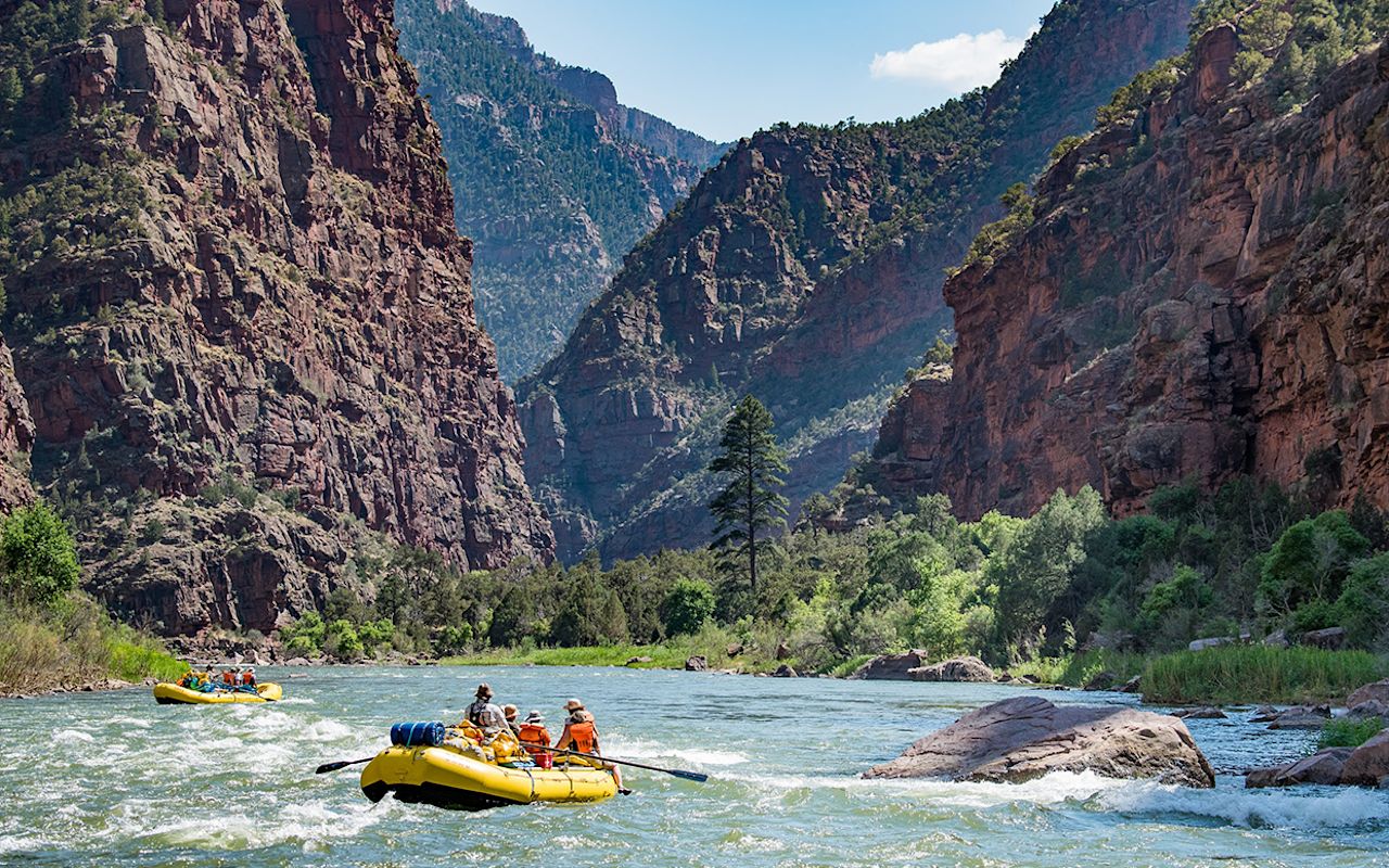 Gates of Lodore - Gates of Lodore Rafting in Dinosaur National Monument Offering up some of the most breathtaking and awe-inspiring scenery on the Green River,
there’s a reason the Gates of Lodore is one of OARS’ most popular adventures.