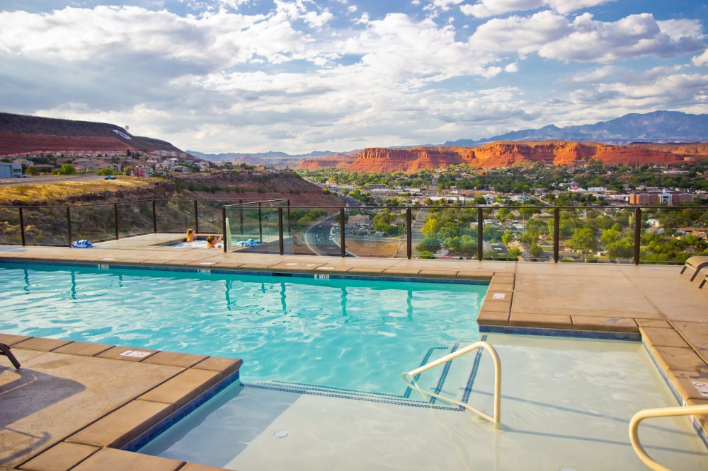 Inn on the Cliff | Photo Gallery | 1 - Outdoor Pool & Hot Tub