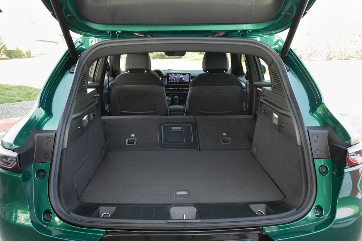 2024 Alfa Romeo Tonale Veloce EAWD test drive review