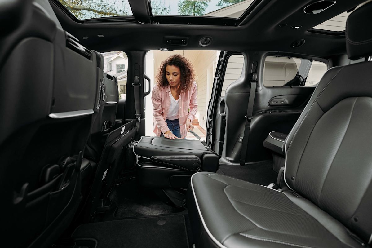 2022 Chrysler Pacifica Limited AWD Test Drive Review