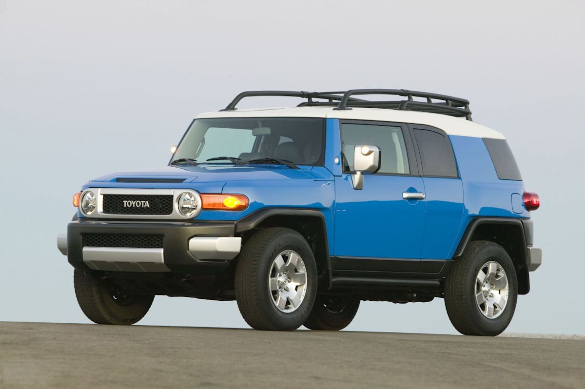 A blue FJ Cruiser