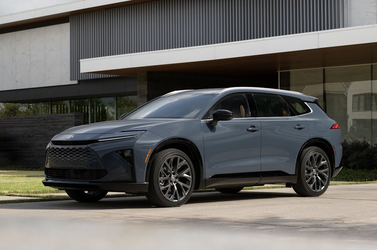 2025 Toyota Crown-Signia Limited StormCloud 005-min