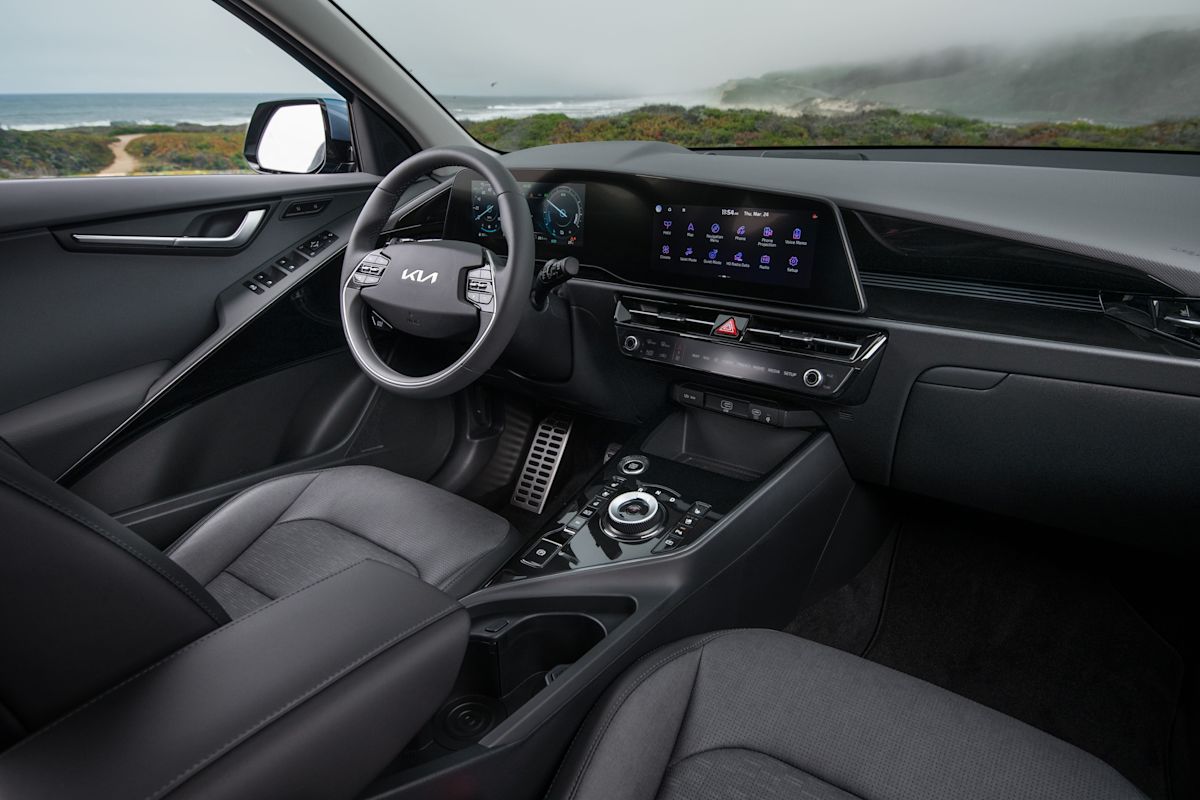 2023 Kia Niro SX Touring test drive review