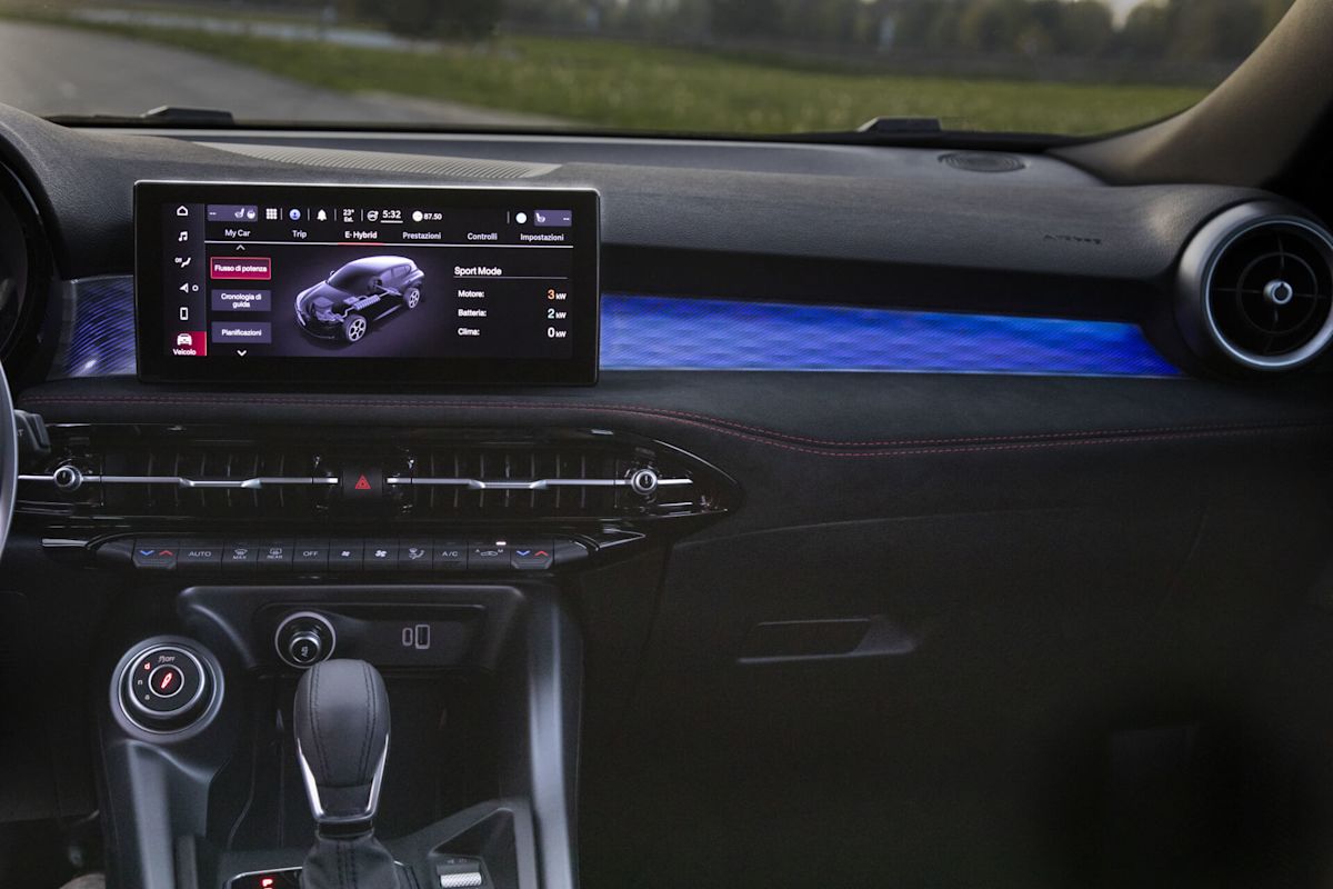 2024 Alfa Romeo Tonale Veloce EAWD test drive review