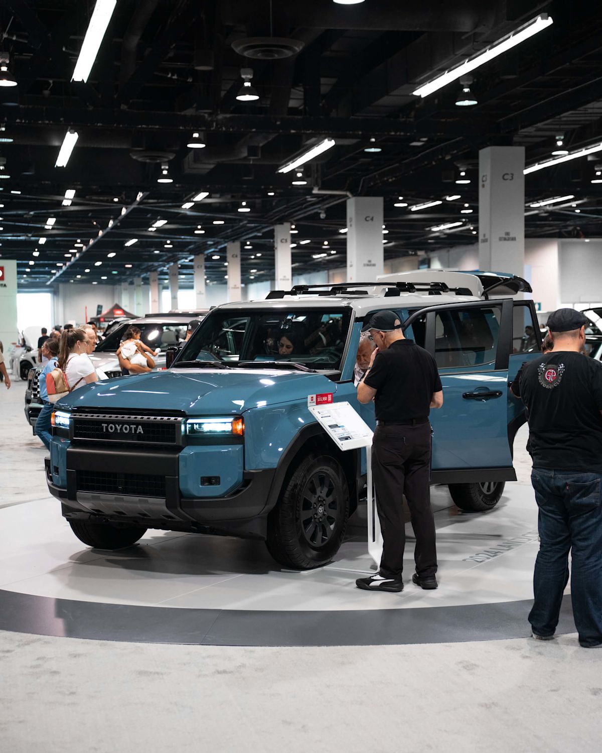 Toyota Landcruis blue with man