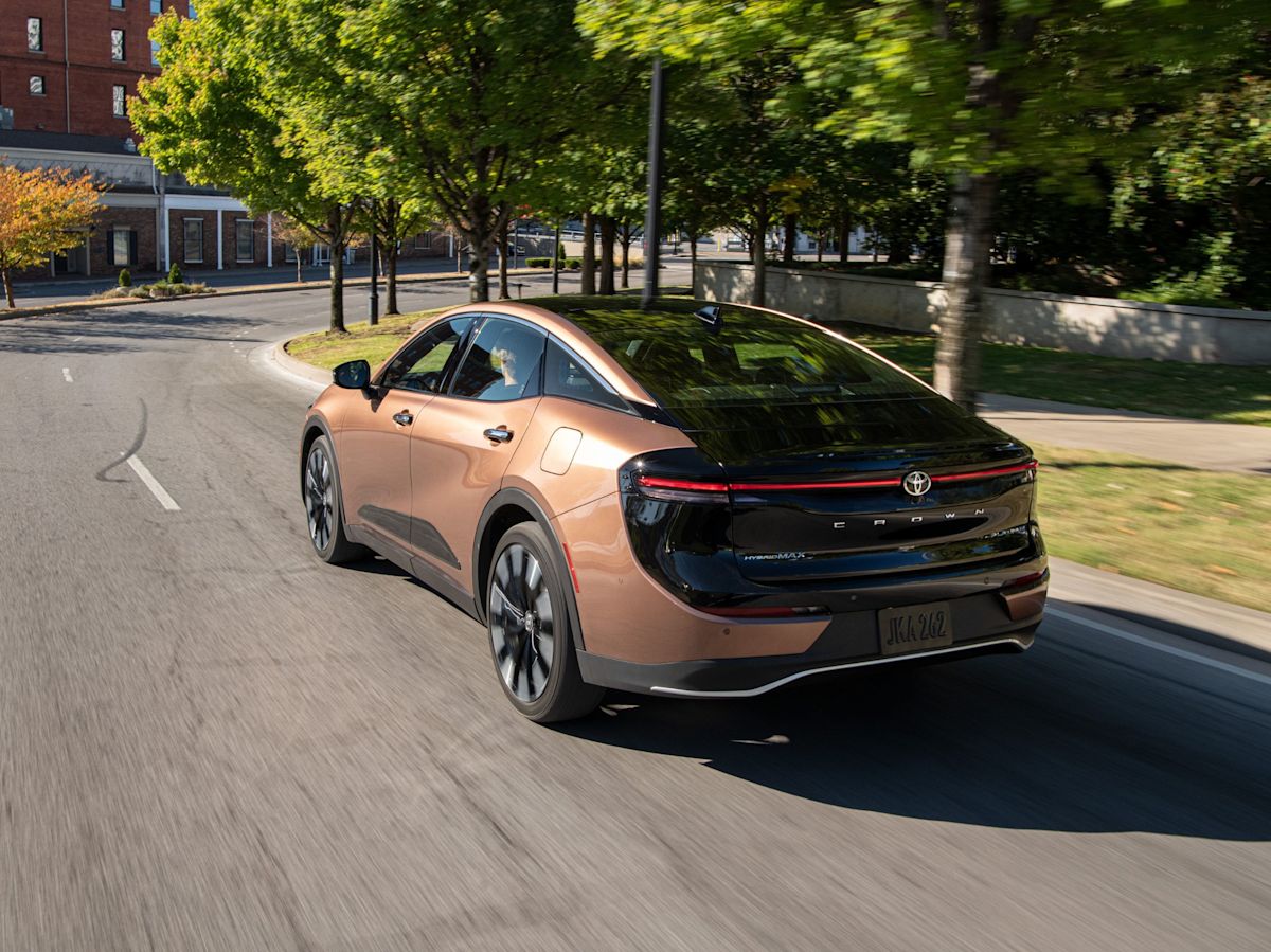 2023 Toyota Crown Platinum test drive review