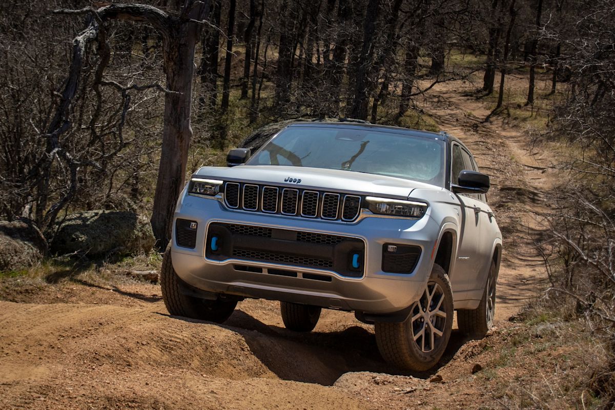 2022 Jeep Grand Cherokee Overland 4xe test drive review