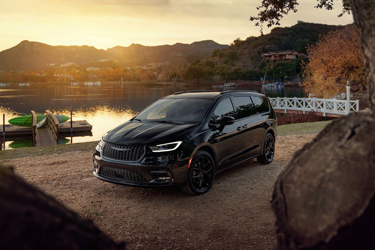 2022 Chrysler Pacifica Limited AWD Test Drive Review