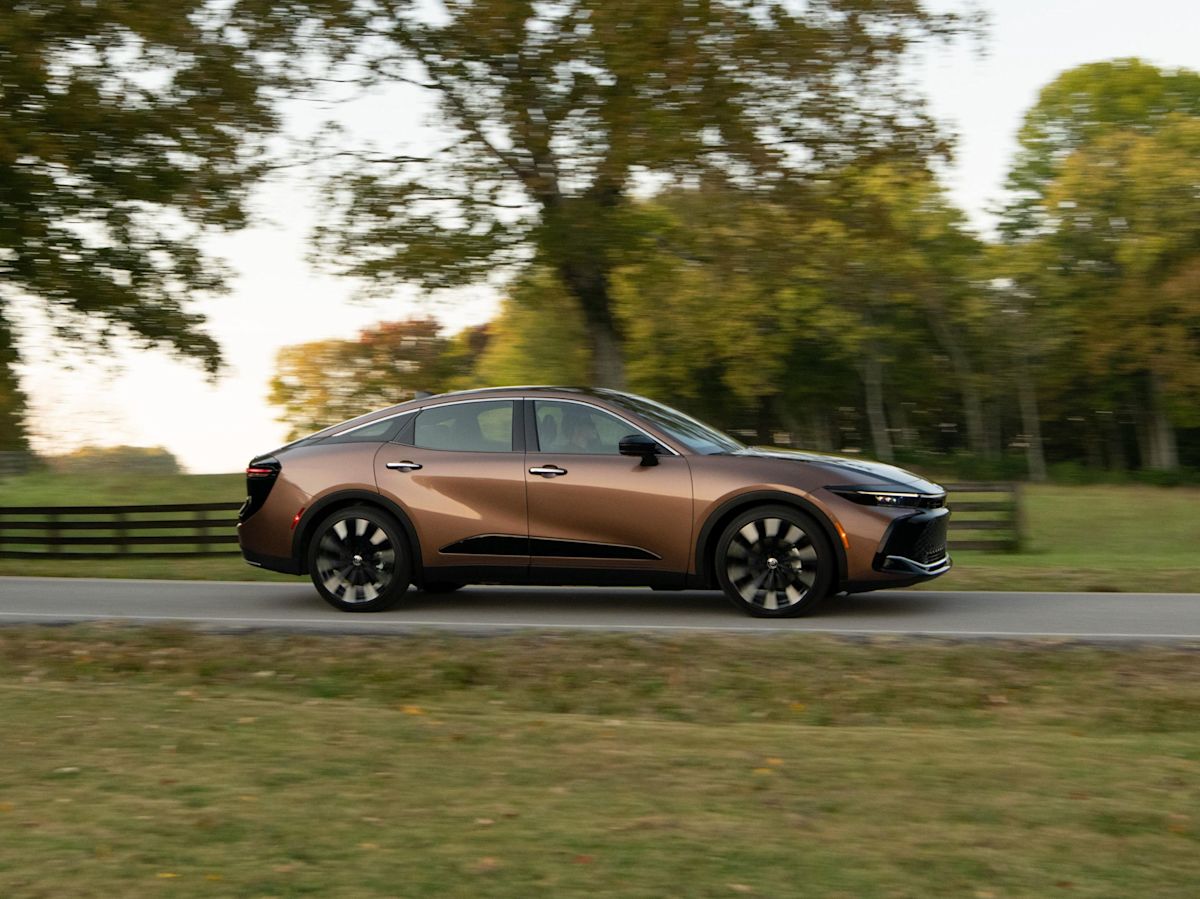 2023 Toyota Crown Platinum test drive review