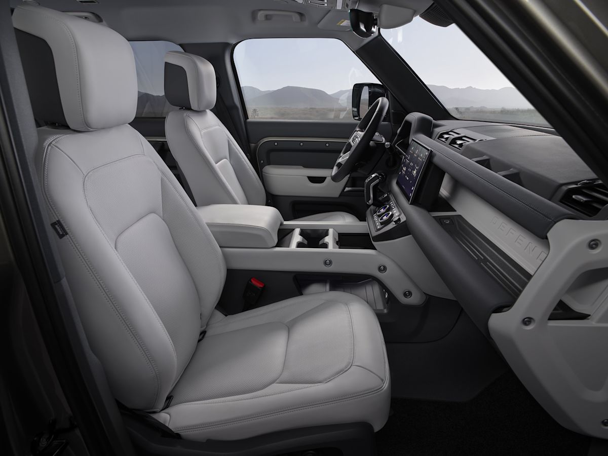 DEF 110 25MY 080524 02 INTERIOR-min