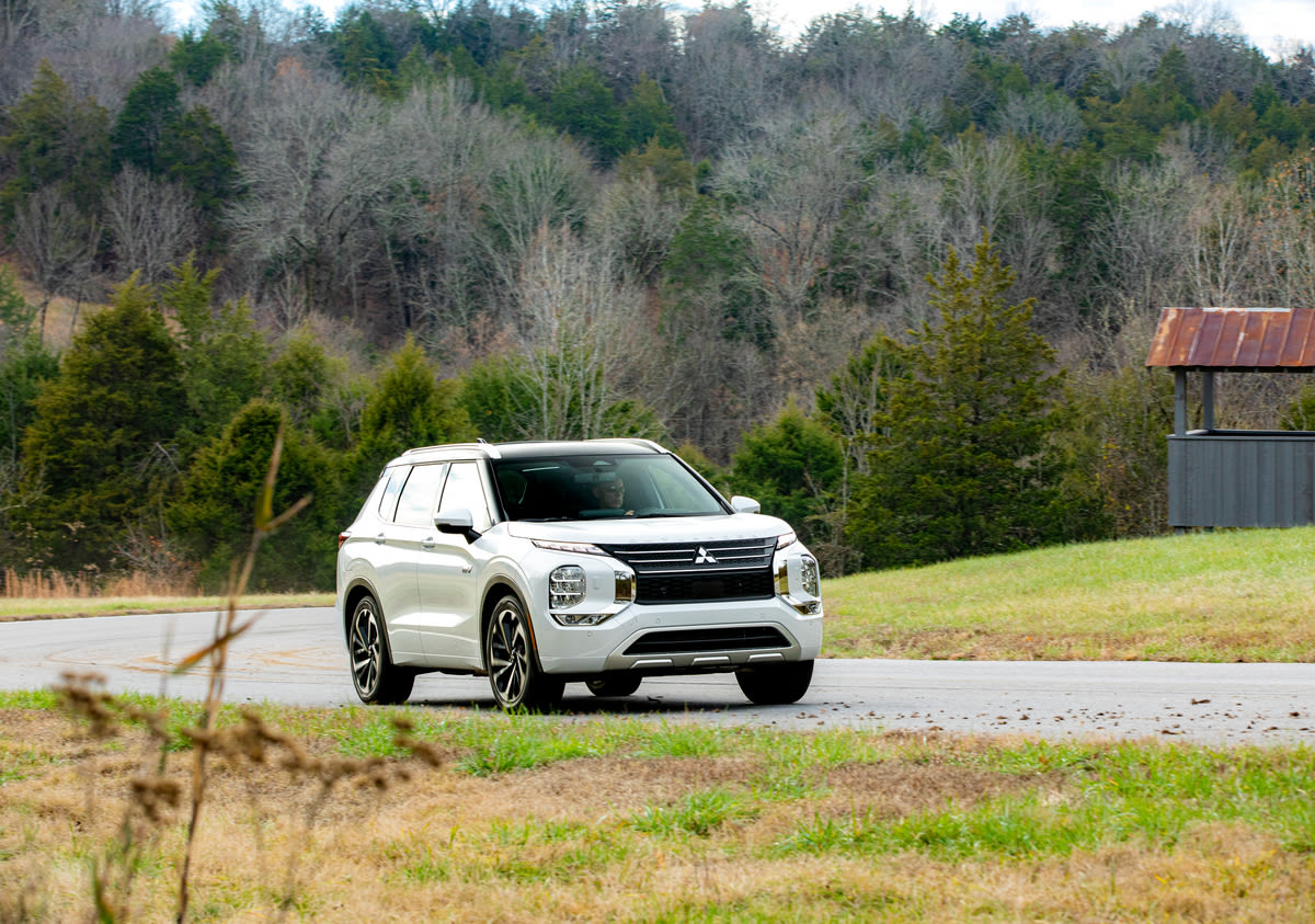 2023 Mitsubishi Outlander PHEV SEL S-AWC test drive review