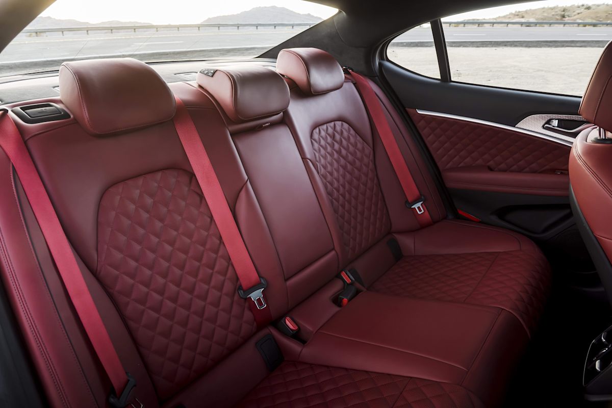 2360-2022GenesisG70-min (1)