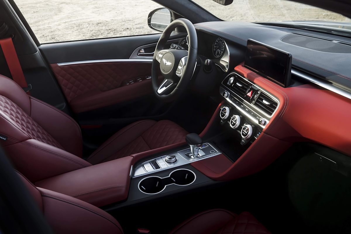 2370-2022GenesisG70-min (1)