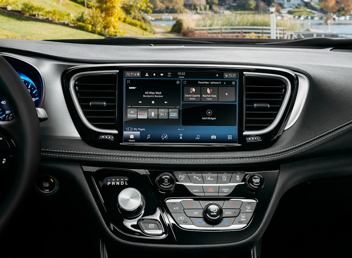 2022 Chrysler Pacifica Limited AWD Test Drive Review