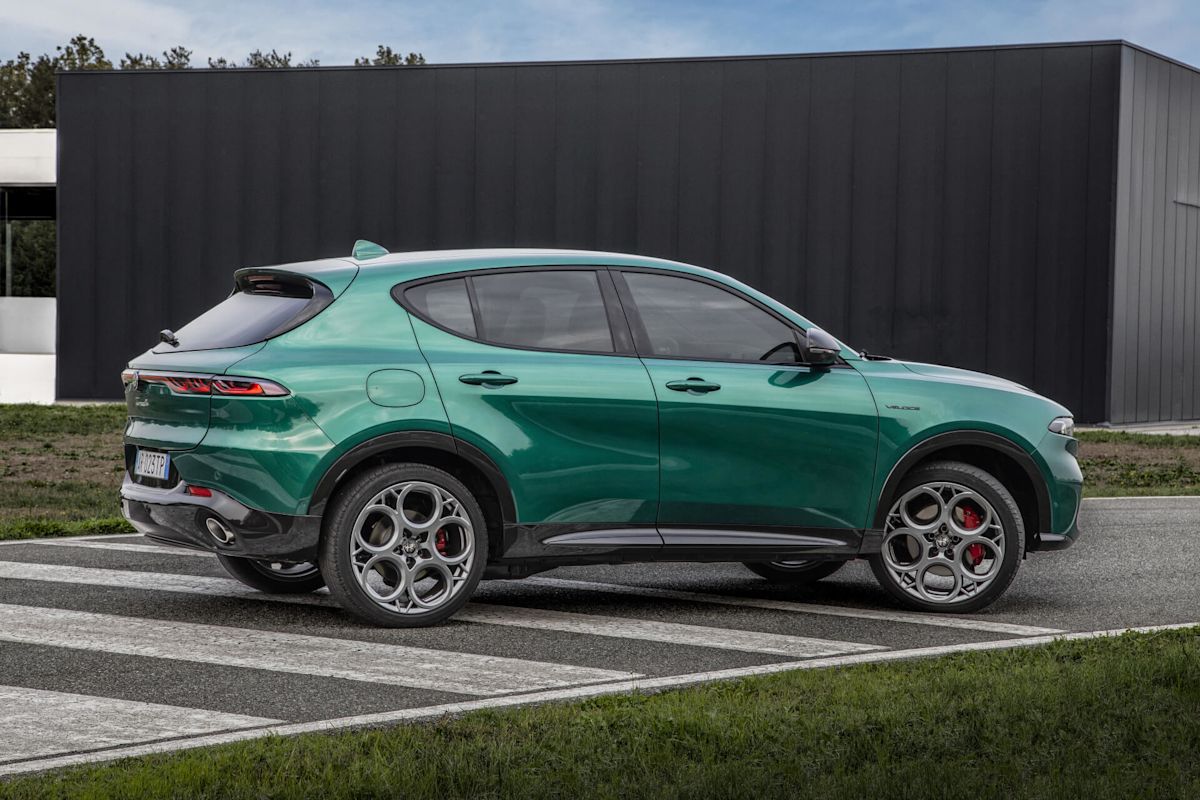 2024 Alfa Romeo Tonale Veloce EAWD test drive review