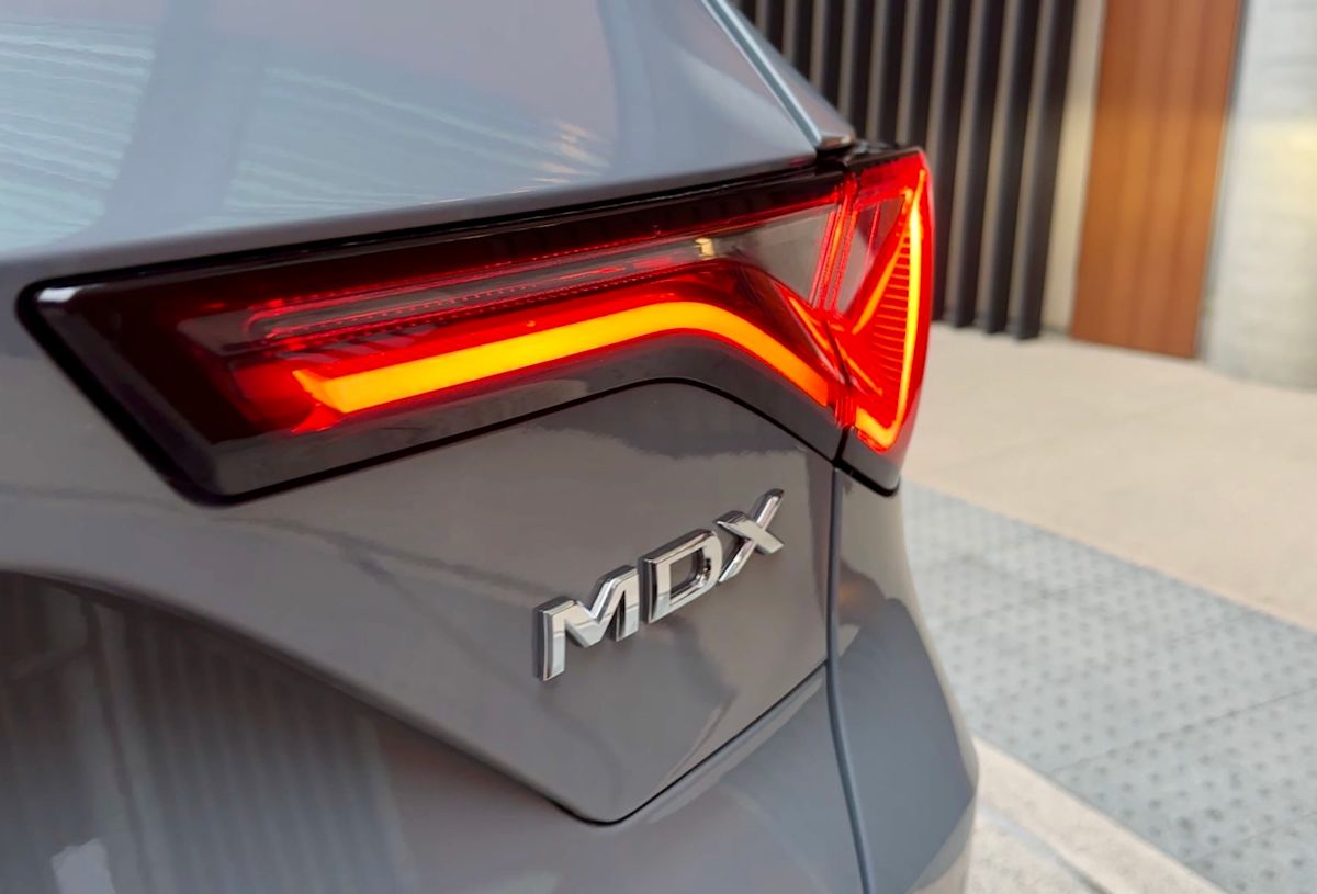 2025 Acura MDX Close Up 2
