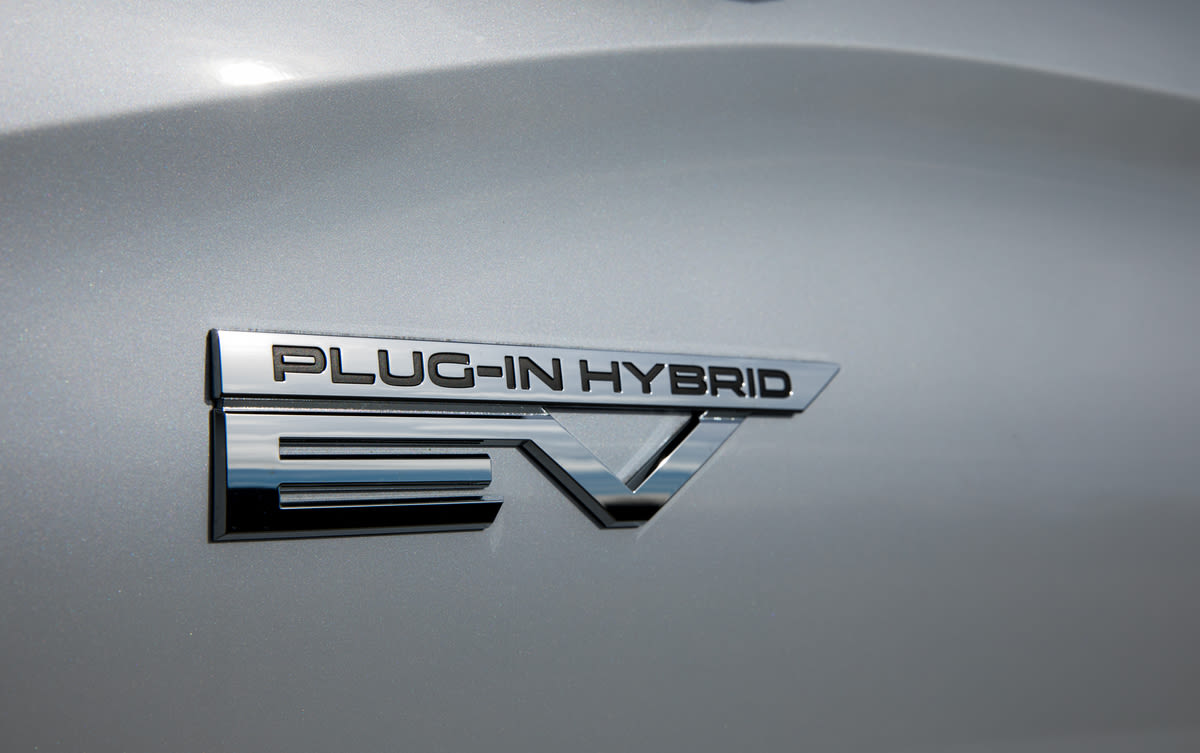 2023 Mitsubishi Outlander PHEV SEL S-AWC test drive review