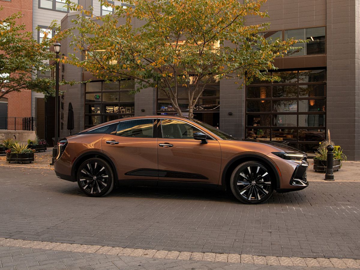 2023 Toyota Crown Platinum test drive review