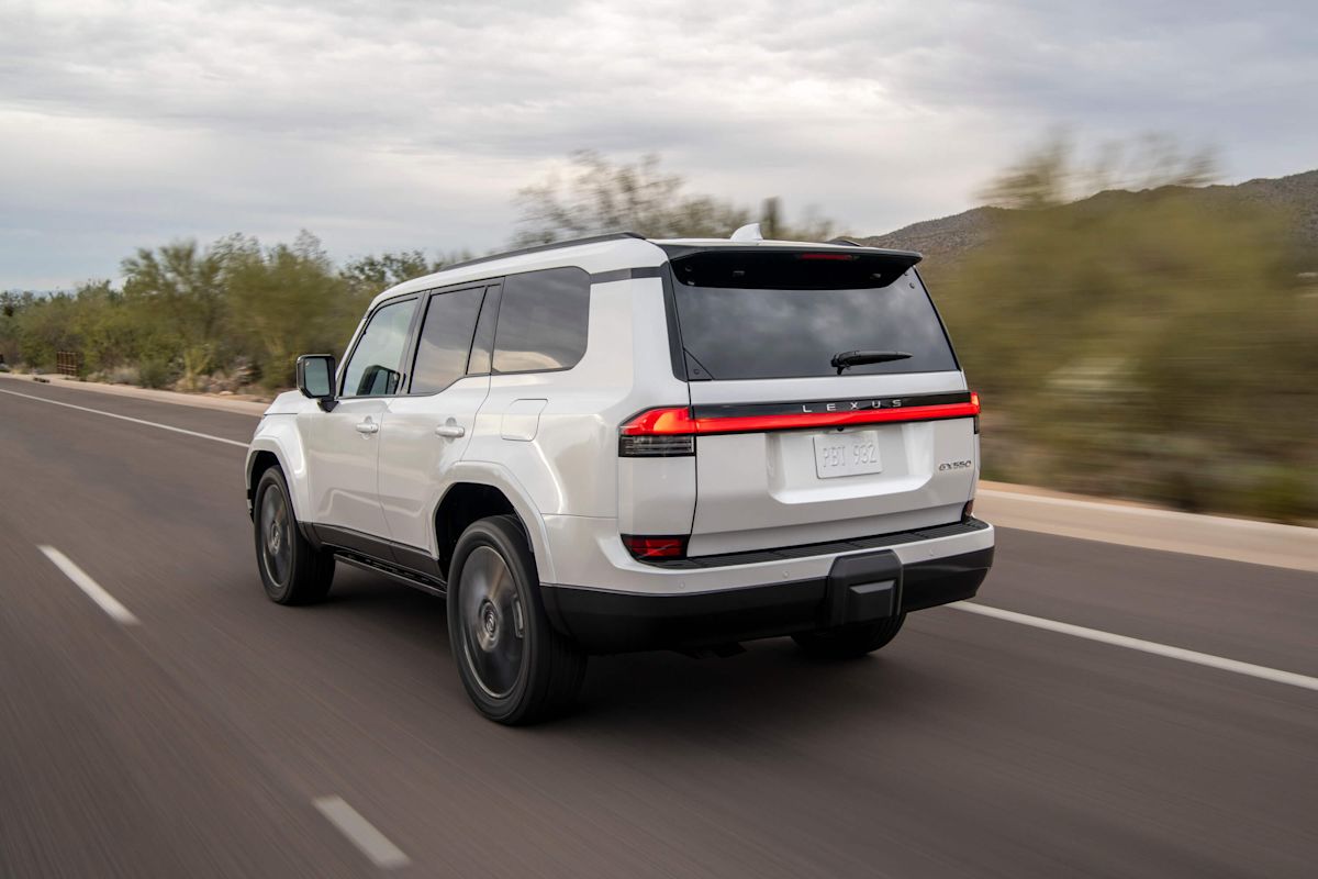 2024 Lexus GX Luxury EminentWhitePearl 03