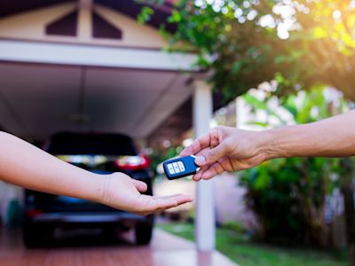 Understanding buyer psychology: Smart strategies to sell your vehicle online