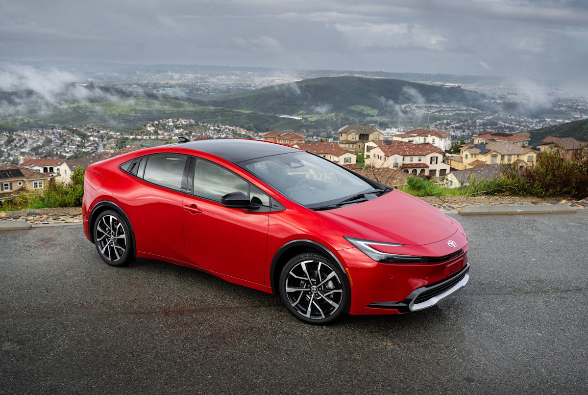 2024 PriusPrime XSE SupersonicRed 003-min
