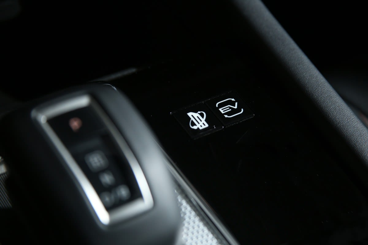 2023 Mitsubishi Outlander PHEV SEL S-AWC test drive review