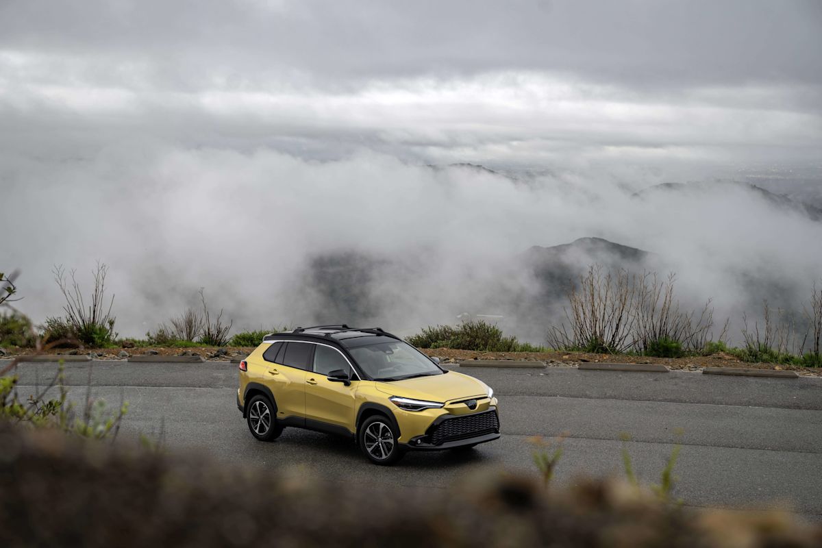2023 Toyota Corolla Cross Hybrid XSE test drive review