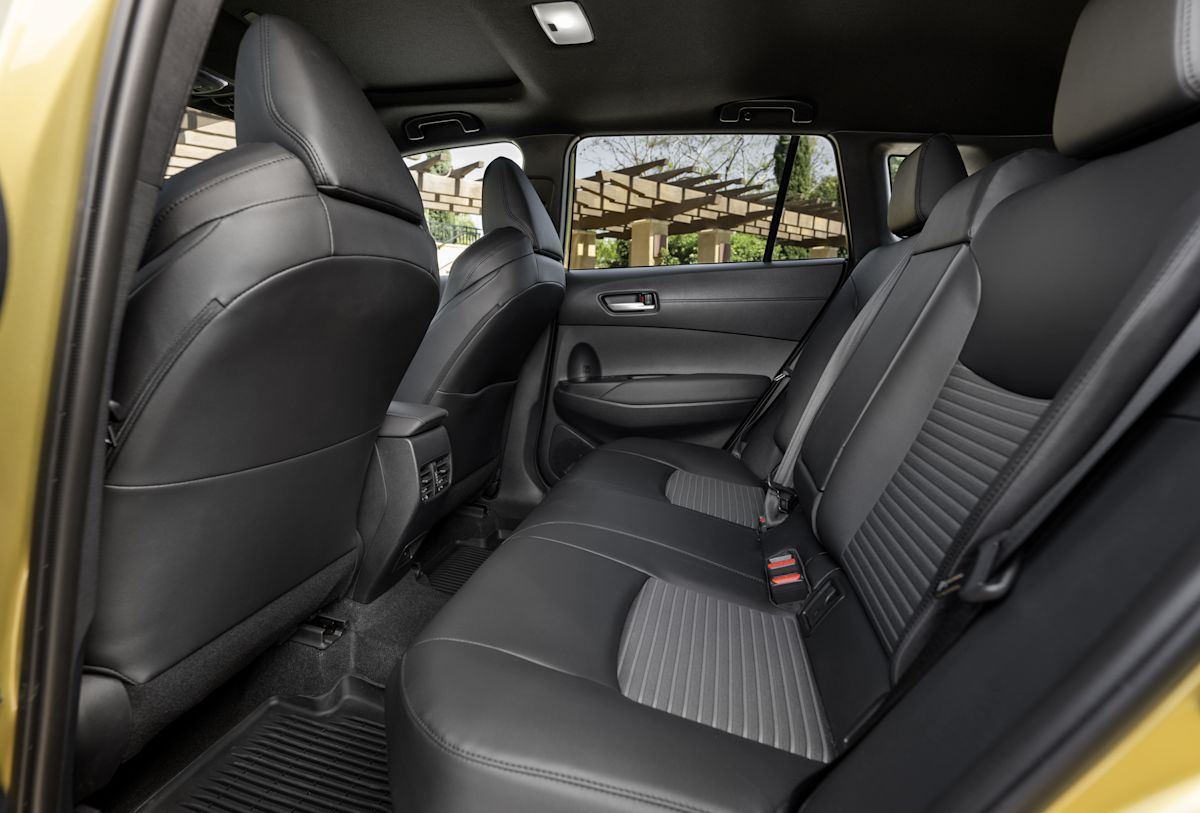 2023 Toyota Corolla Cross Hybrid XSE test drive review